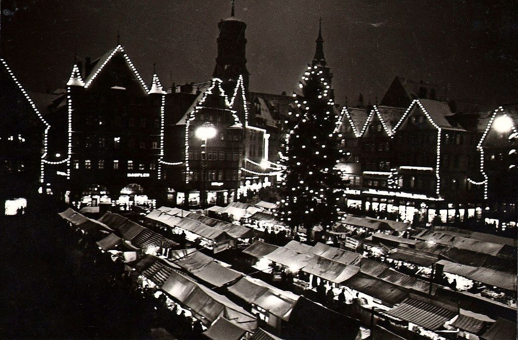 Weihnachtlicher Glanz in Stuttgart im Jahr 1938.