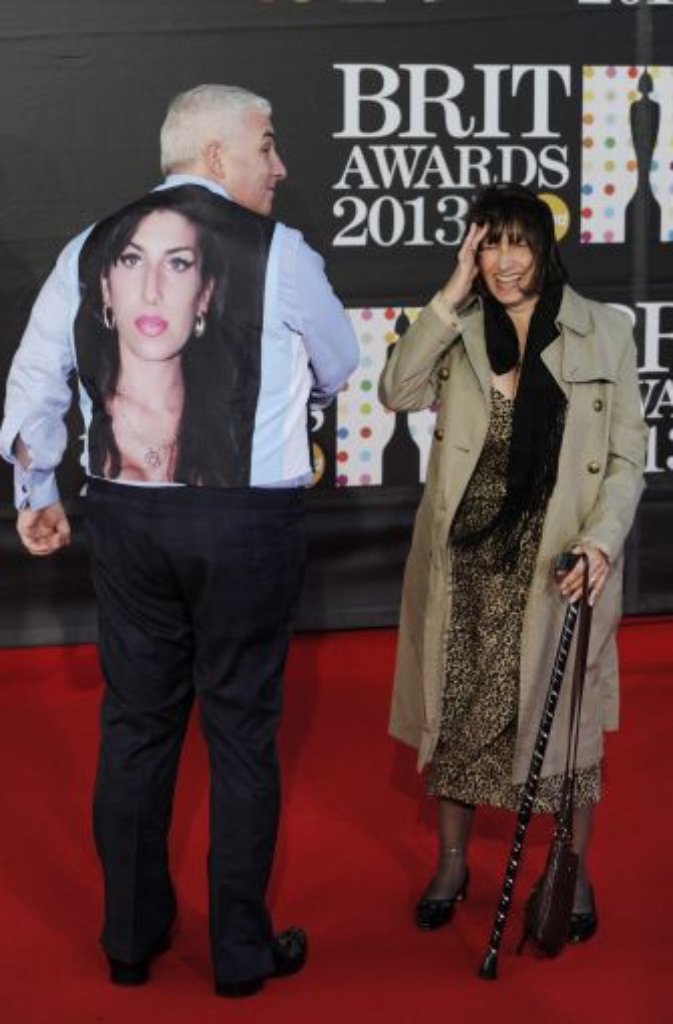 Amy Winehouse war posthum für einen Brit Aeard nominiert - zur Verleihung kamen ihre Eltern Mitch und Janis.