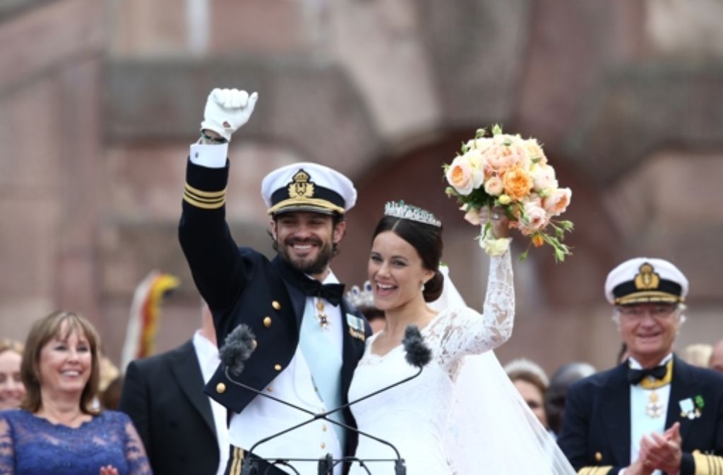 Prinz Carl Philip und Prinzessin Sofia zeigen sich den Schweden.