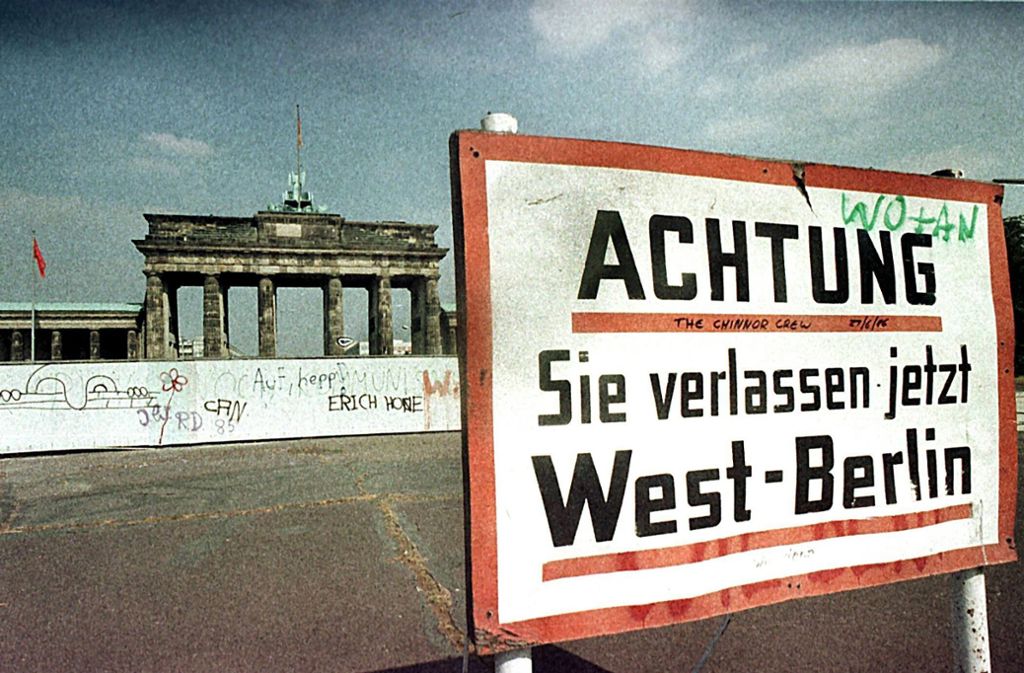 Vor dem Mauerfall lag das Brandenburger Tor direkt an der Mauer, unpassierbar, ein Symbol der geteilten Stadt.