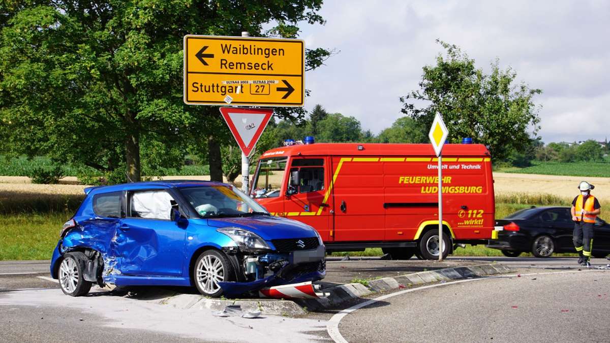 Ludwigsburg: Schwerer Unfall fordert drei Verletzte