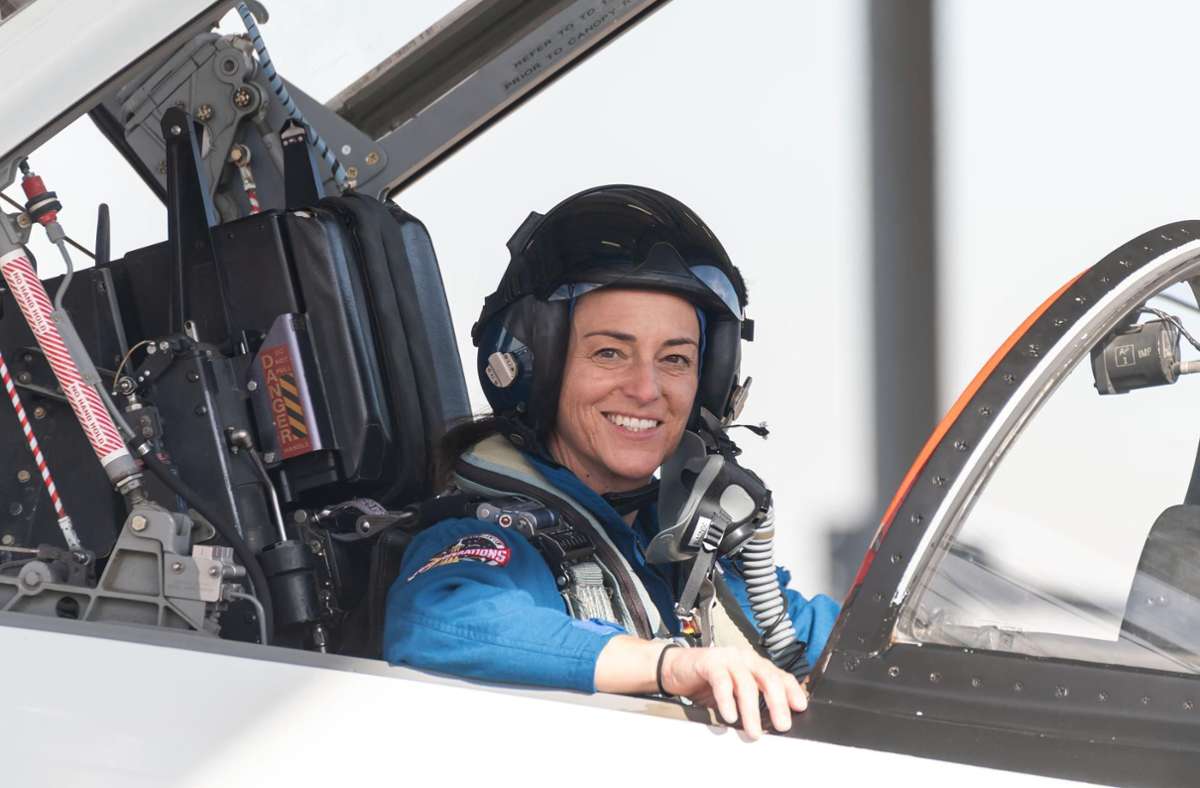 Die Testpilotin Nicole Mann gehört seit 2013 zum Astronautenkorps und wurde für den Jungfernflug des Boeing-Raumschiffs CST-100-Starliner ausgewählt. Er ist für Juni 2021 geplant.