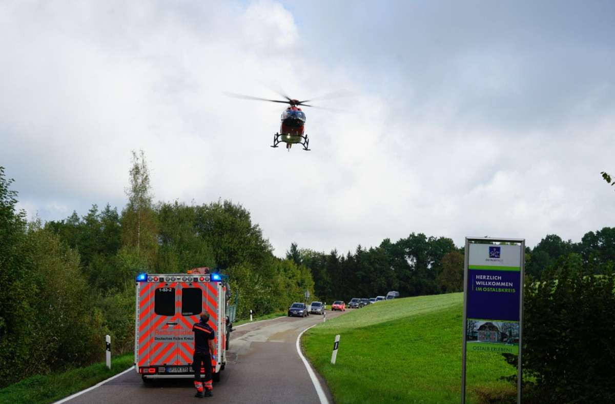 Der schwer verletzte 63-Jährige wurde mit einem Hubschrauber in ein Krankenhaus gebracht.