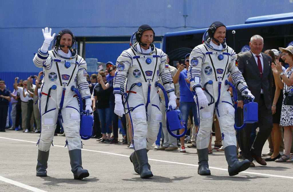 Alexander Gerst (rechts) und sein Team auf dem Weg zur Sojus-Rakete