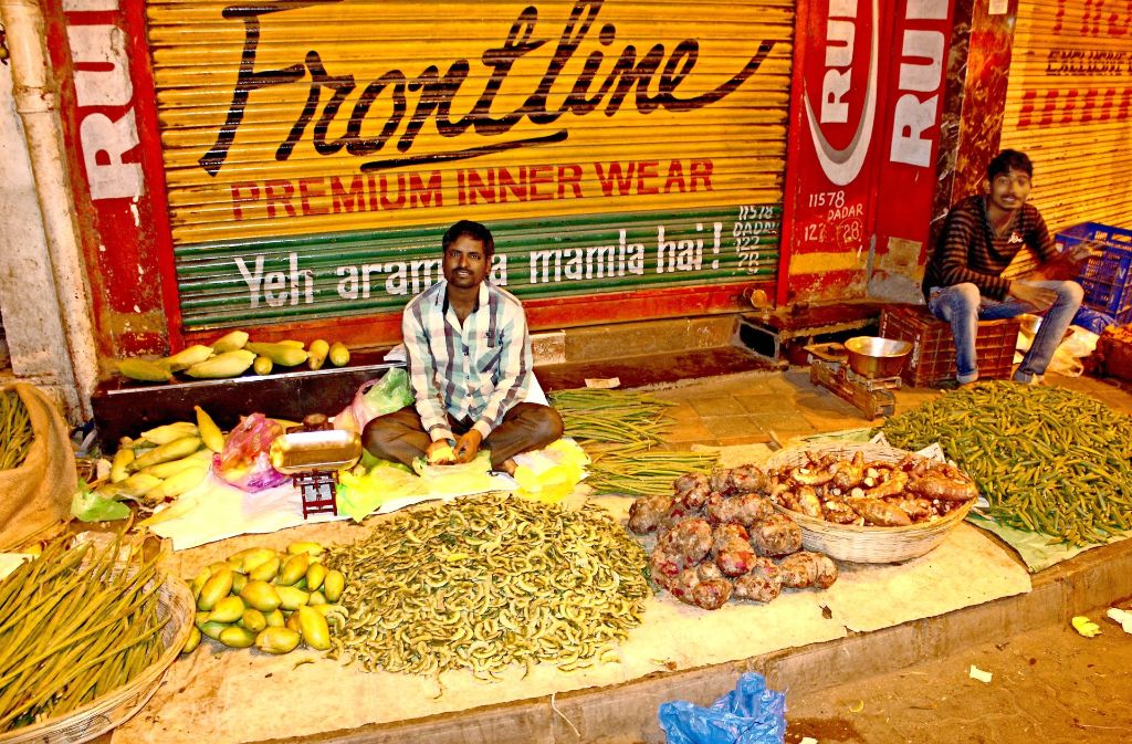 Der Obst- und Gemüsemarkt im Mumbaier Stadtteil Dadar West ist einer der größten und beliebtesten der Stadt. Jeder morgen zwischen 6 und 9 Uhr kann man hier alles kaufen, was das Herz begeht.