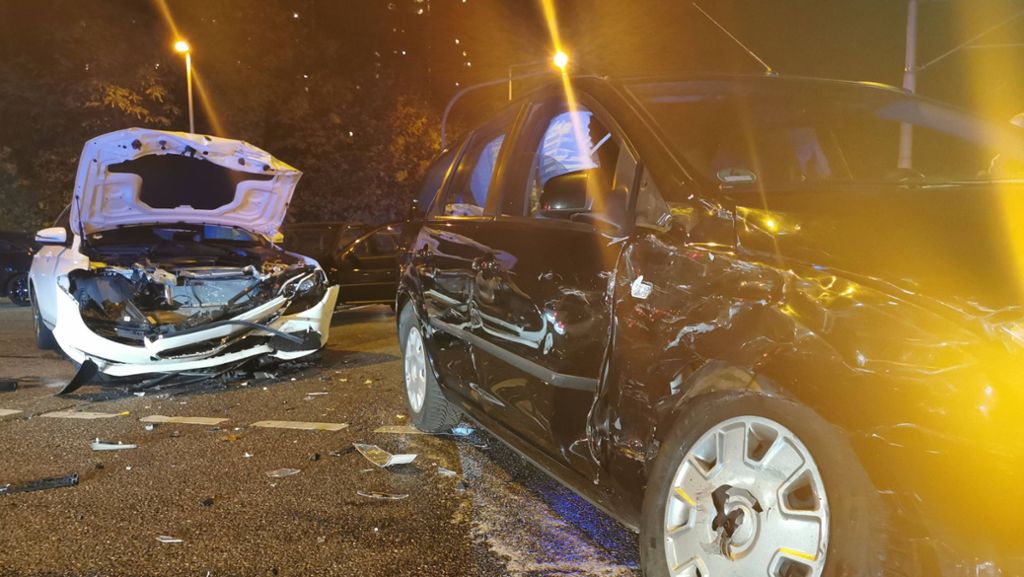 Stuttgart-Mönchfeld: Autofahrer missachtet Vorfahrt – zwei Verletzte