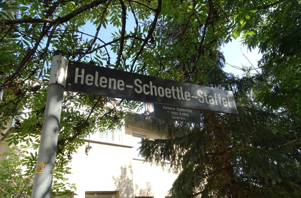 Helene Schoettle (1903 – 1994) widmete ihr Leben der Stuttgarter Sozialdemokratie: Mit 16 trat die Tochter eines Schlossermeisters in die Sozialistische Arbeiterjugend ein, hier lernte sie ihren Mann kennen.