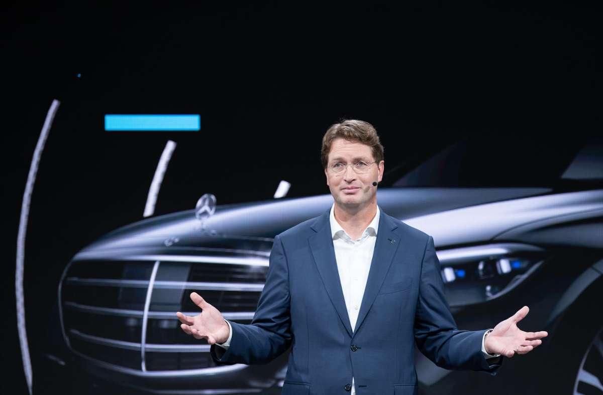 Von der Nachwuchsgruppe an die Spitze des Konzerns: der Schwede Ola Källenius übernimmt 2019 als Vorstandsvorsitzender bei der Daimler AG. Er steht vor gewaltigen Herausforderungen: Die Pandemie und der Ukrainekrieg sind ein Stresstest für den Industriestandort Deutschland.