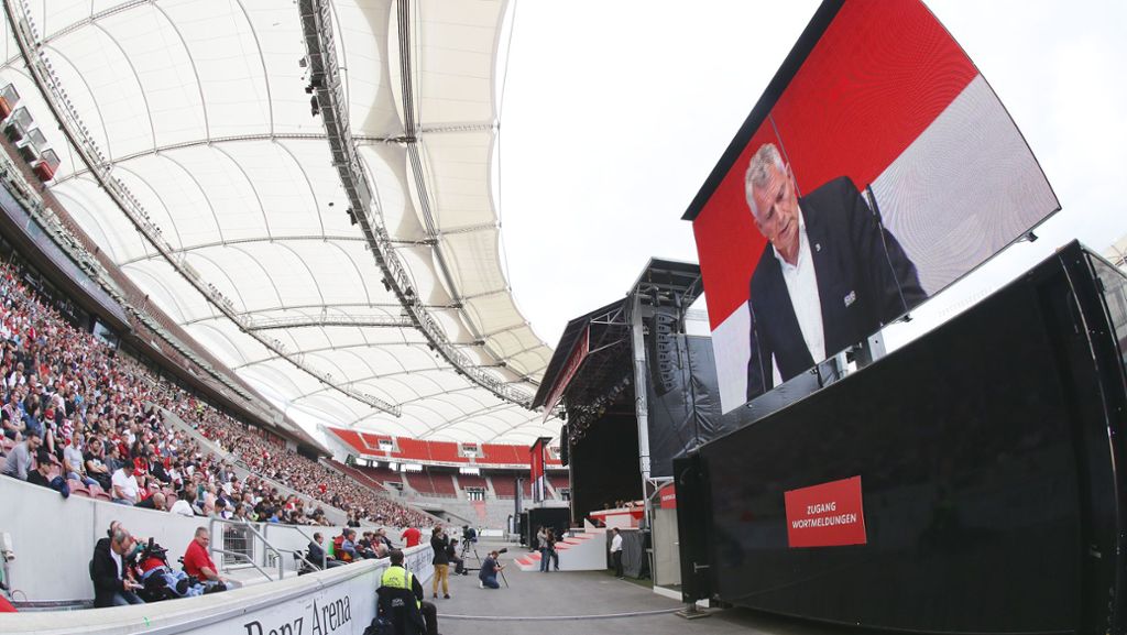  Wegen streikender Technik muss die heikle Mitgliederversammlung des VfB Stuttgart abgebrochen werden. Die Mitglieder sind sauer, der Club prüft Regressansprüche. Und ein neuer Termin ist bereits lose avisiert. 