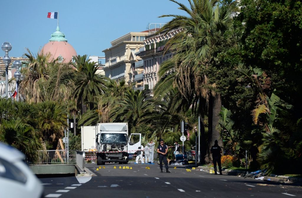 14. Juli 2016: Bei einem Anschlag am französischen Nationalfeiertag sind in der Hafenstadt Nizza mindestens 80 Menschen getötet worden. Zahlreiche weitere wurden verletzt, als ein Lastwagen durch eine feiernde Menschenmenge raste.