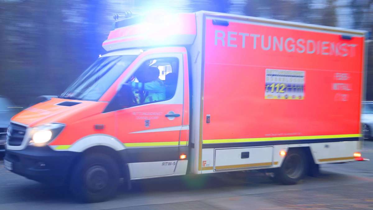 Unfall in Esslingen: Radfahrer muss nach Sturz in Klinik