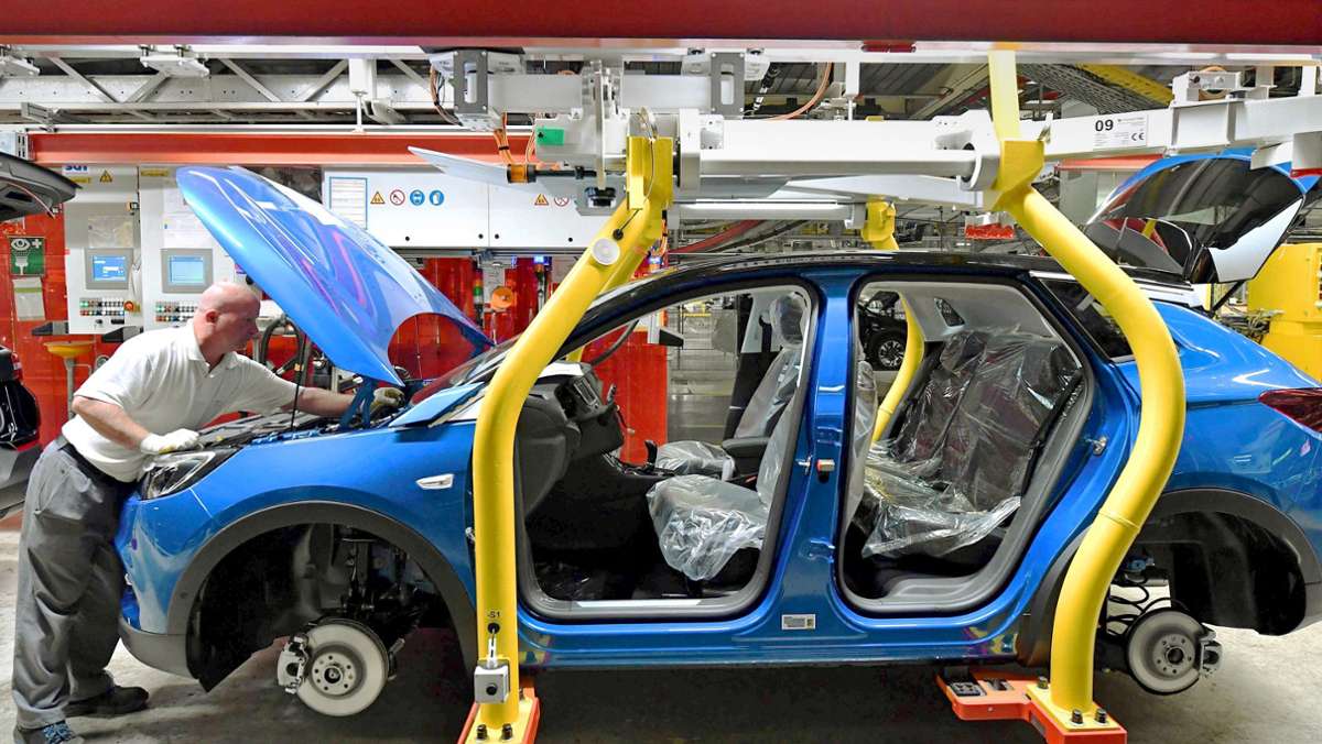  Der Opel-Mutterkonzern Stellantis plant die Ausgliederung der Produktionsstätten Eisenach und Rüsselsheim aus dem Opel-Verbund. Die IG Metall und der Betriebsrat wollen Widerstand leisten. 