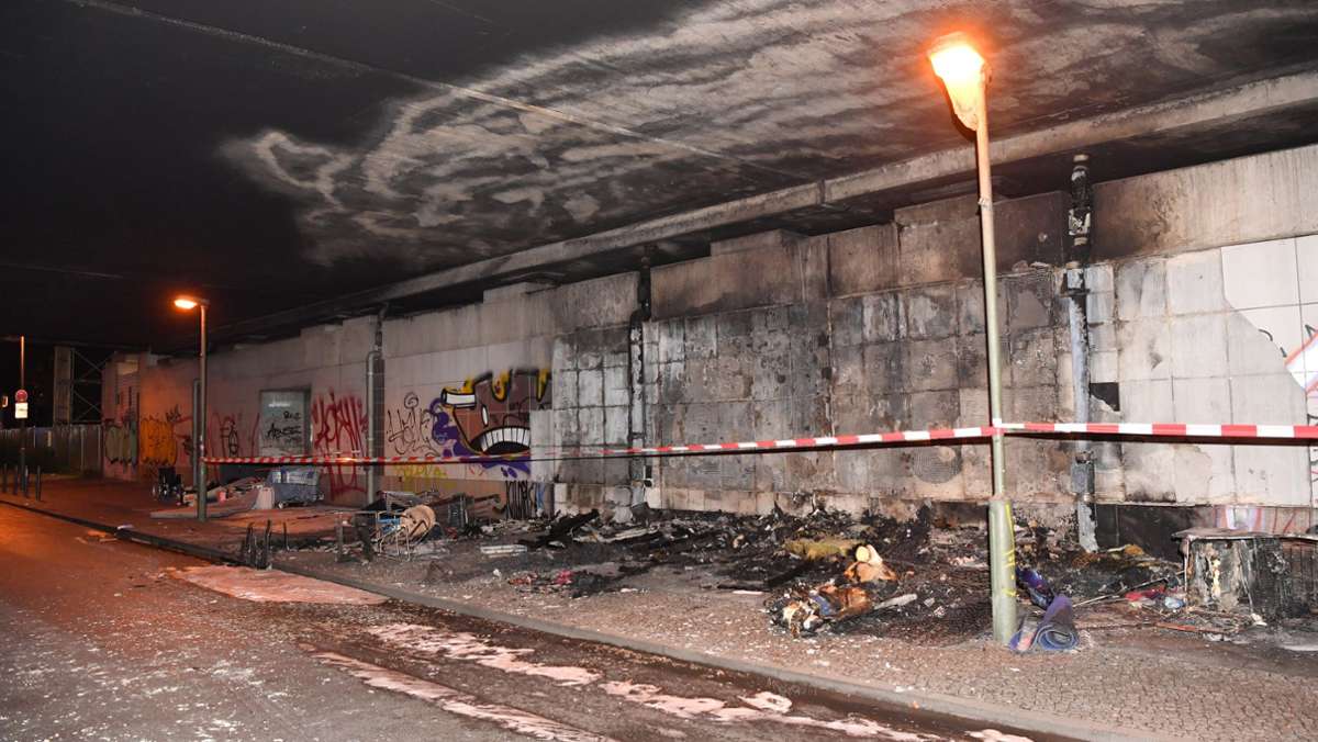 Berlin: Unbekannte stecken Obdachlosencamp in Brand