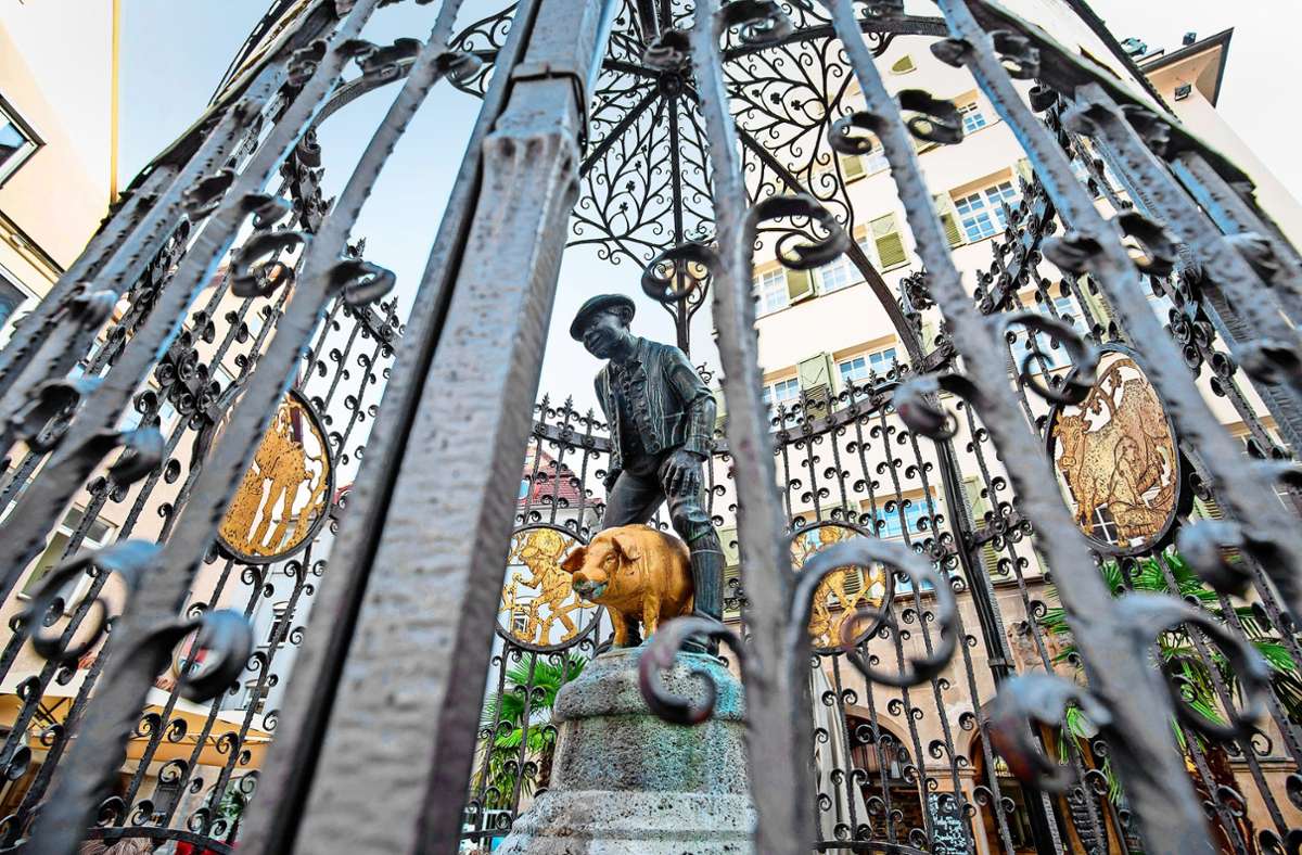 Der Hans-im-Glück-Brunnen am Geißplatz: Angesichts der Biografie seines Schöpfers stellt sich die Frage, wie unschuldig diese Heimatkunst ist.