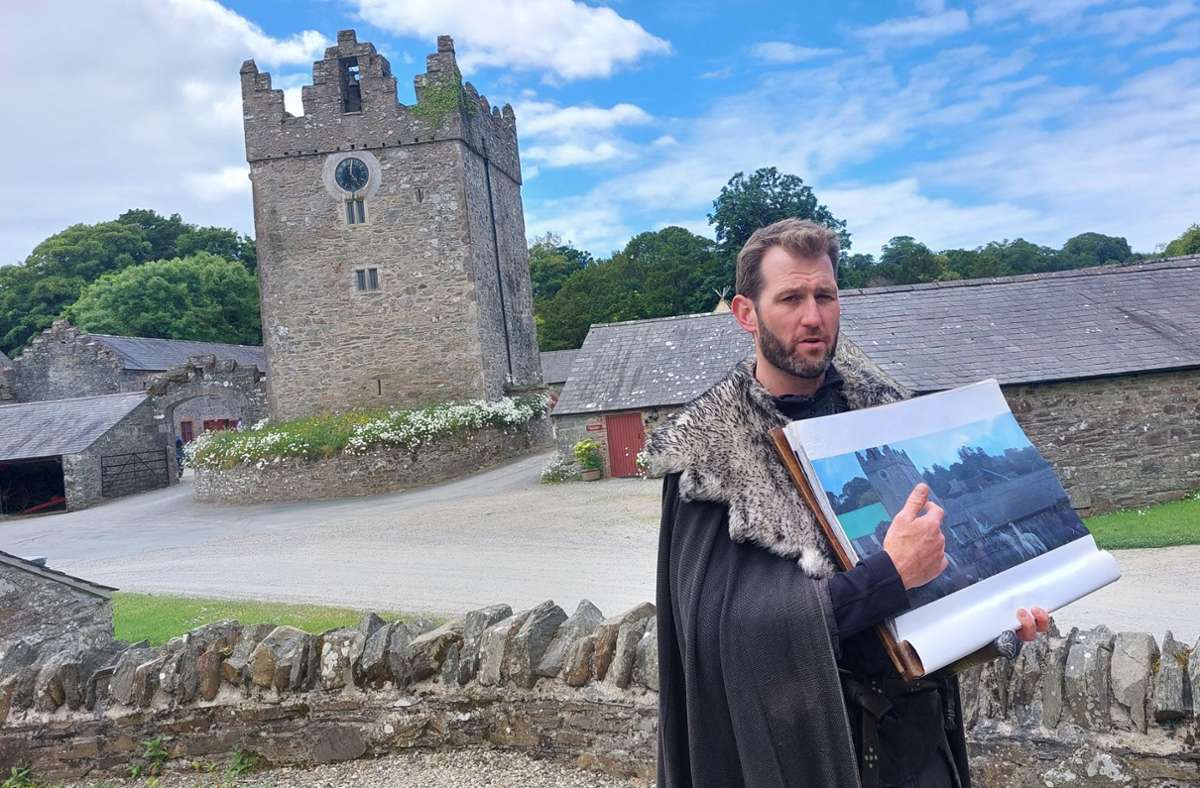 Touristenführer James McKay erklärt, wie die Castle Ward mithilfe von visuellen Effekten in den Sitz der GoT-Familie Stark verwandelt wurde.