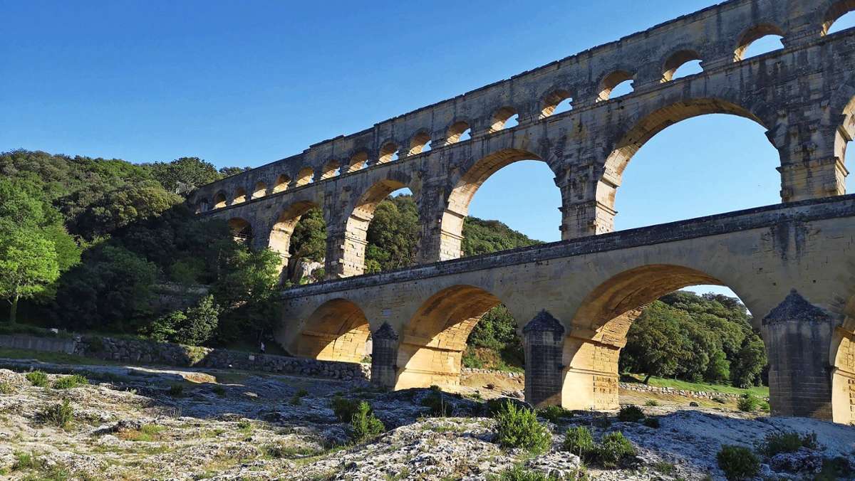  Das Aquädukt von Nîmes und die Stadt Tarragona: Eine zweiteilige Doku auf ZDF Info zeigt „Geniale Bauten der Römer“. 