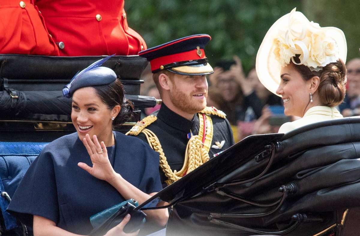2019: Meghan, Harry und Kate bei „Trooping the Colour“.