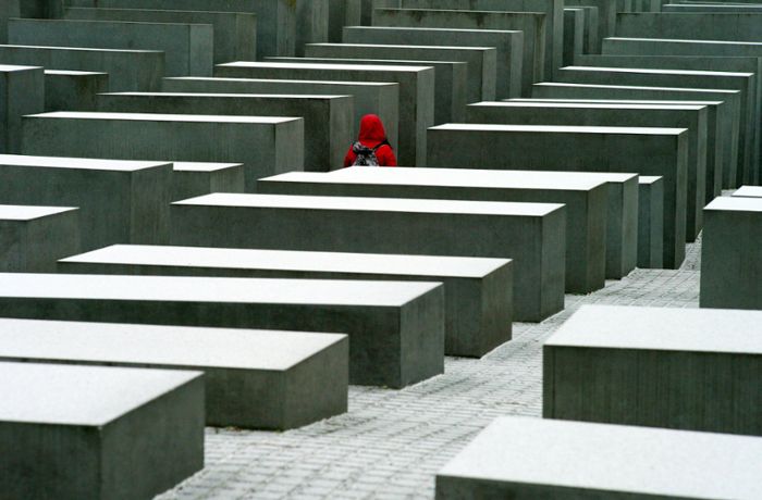Hakenkreuz in Holocaust-Denkmal geritzt