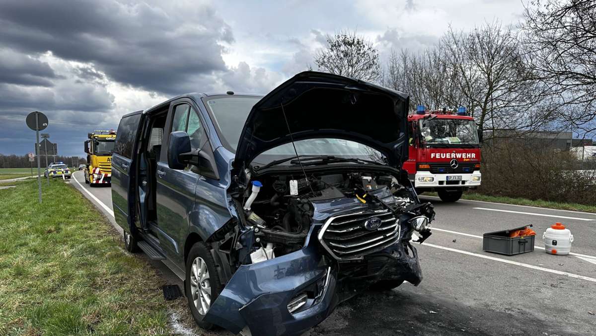 Verkehrsunfall im Kreis Göppingen: Mehrere Verletzte bei Frontalzusammenstoß auf B297