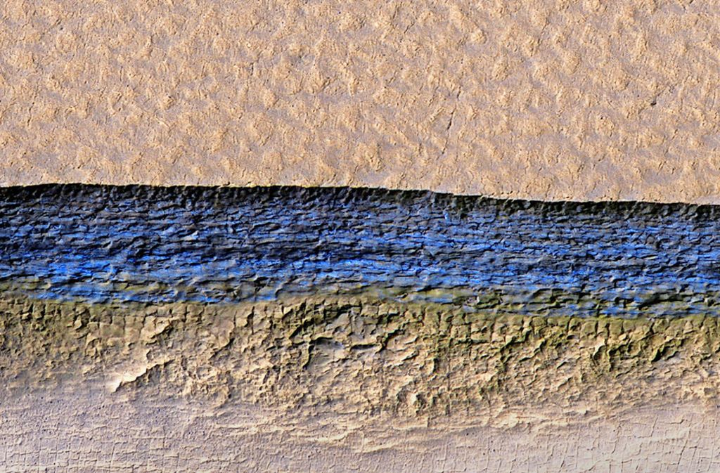 Klares Wasser: Dieser Querschnitt der Marsoberfläche zeigt eine dicke Platte bestehend aus unterirdischem Eis (blau).