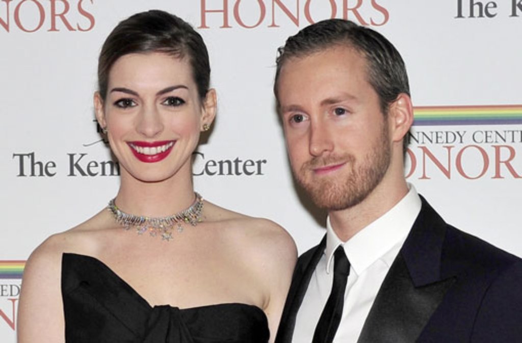 Auch privat ist 2012 ein Glücksjahr für Anne Hathaway: Im September heiratet sie ihren Kollegen Adam Shulman, mit dem sie seit vier Jahren liiert ist.