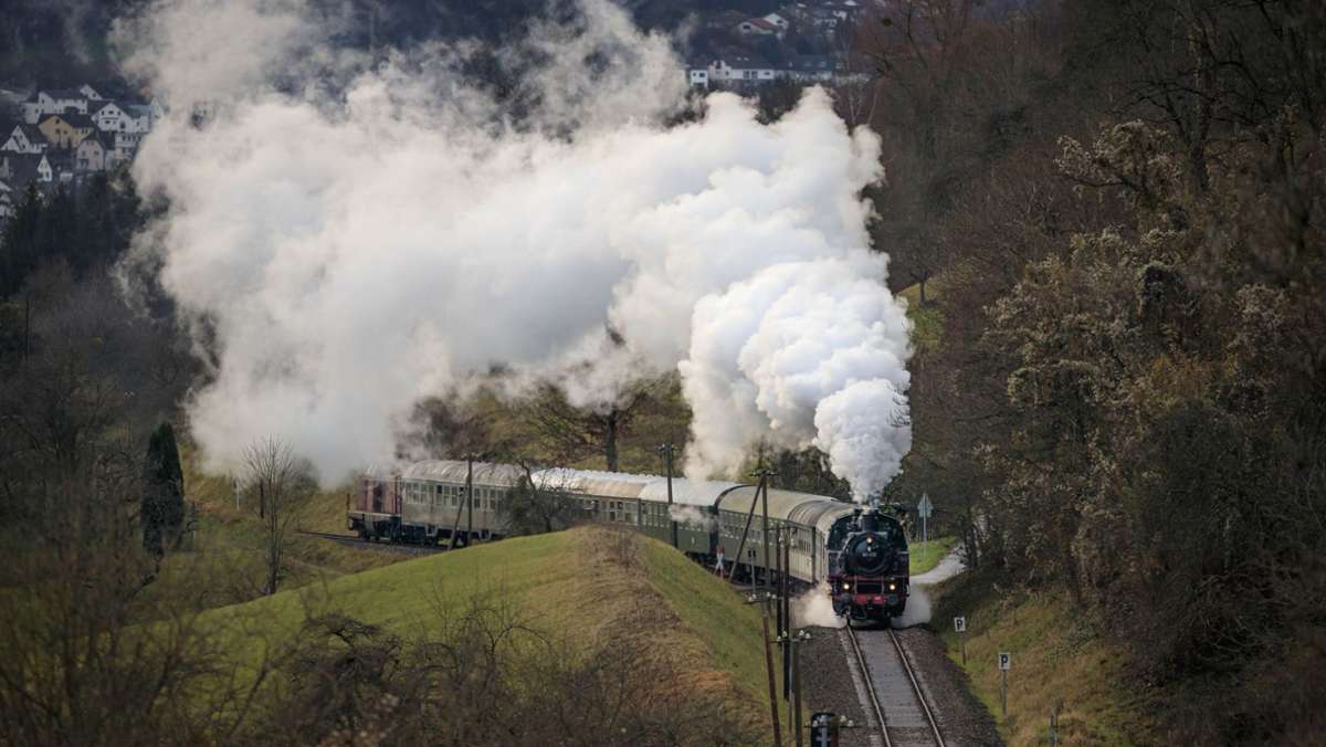 Dampfzug von Stuttgart nach Welzheim: Waldbahn trotzt der Streckensperrung