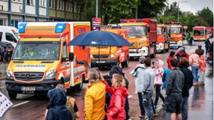 Blaulichtumzug der Stuttgarter Feuerwehr: Überwältigender Empfang für die Retter an der neuen Wache