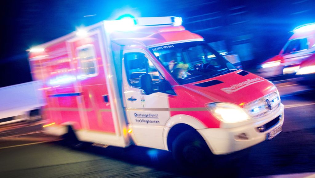 Autobahn 5 bei Bühl: Reifen am Auto platzt bei Tempo 130 - Fahrerin schwer verletzt