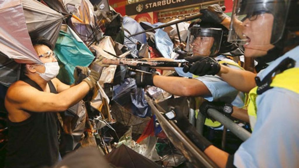 Proteste in Hongkong: Wieder gewaltsame Zusammenstöße