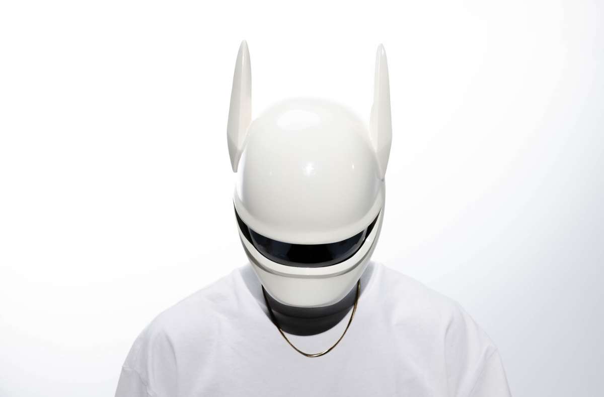 Mit futuristischer Panda-Maske: Cro