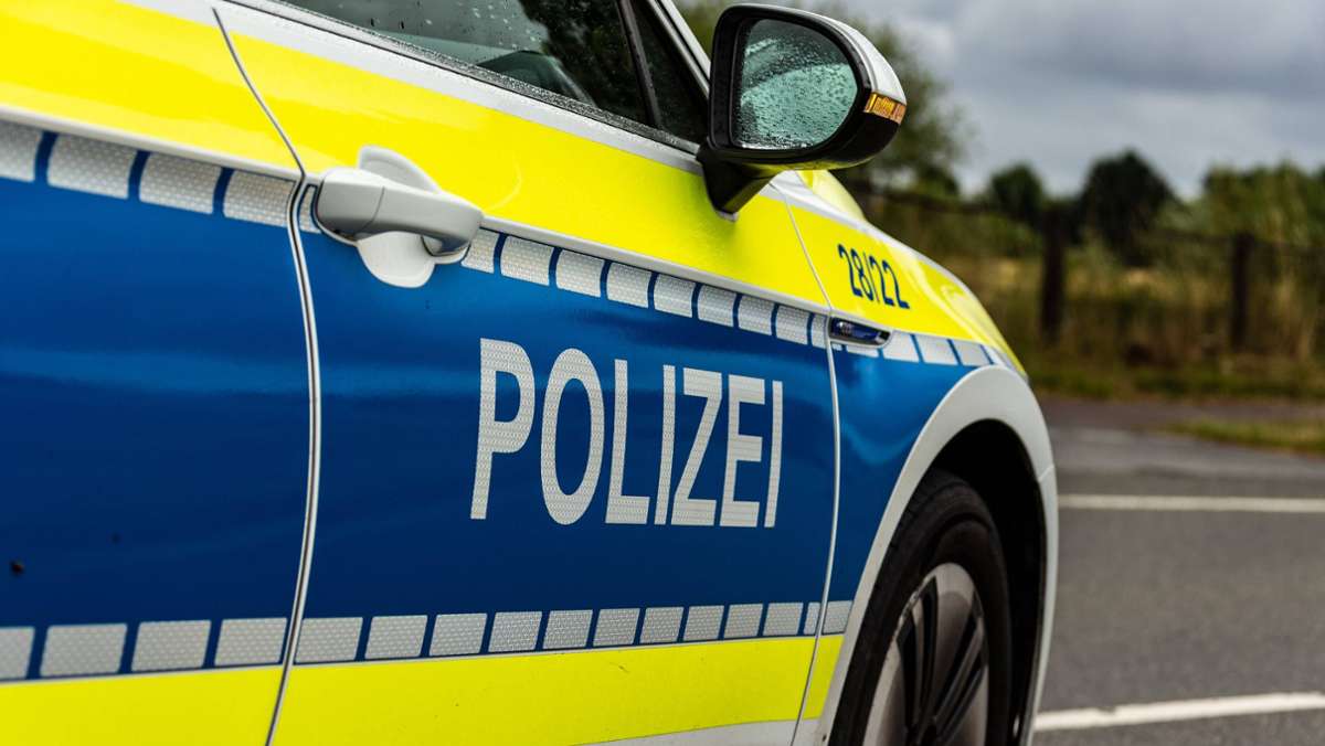 Schwäbisch Hall: 27-Jähriger prallt mit Auto gegen Baum und stirbt
