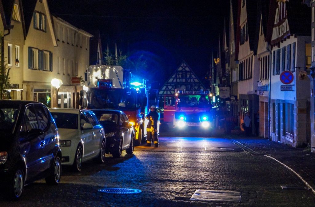Fünf Feuerwehrfahrzeuge rückten in der Nacht zum Dienstag in Marbach aus.