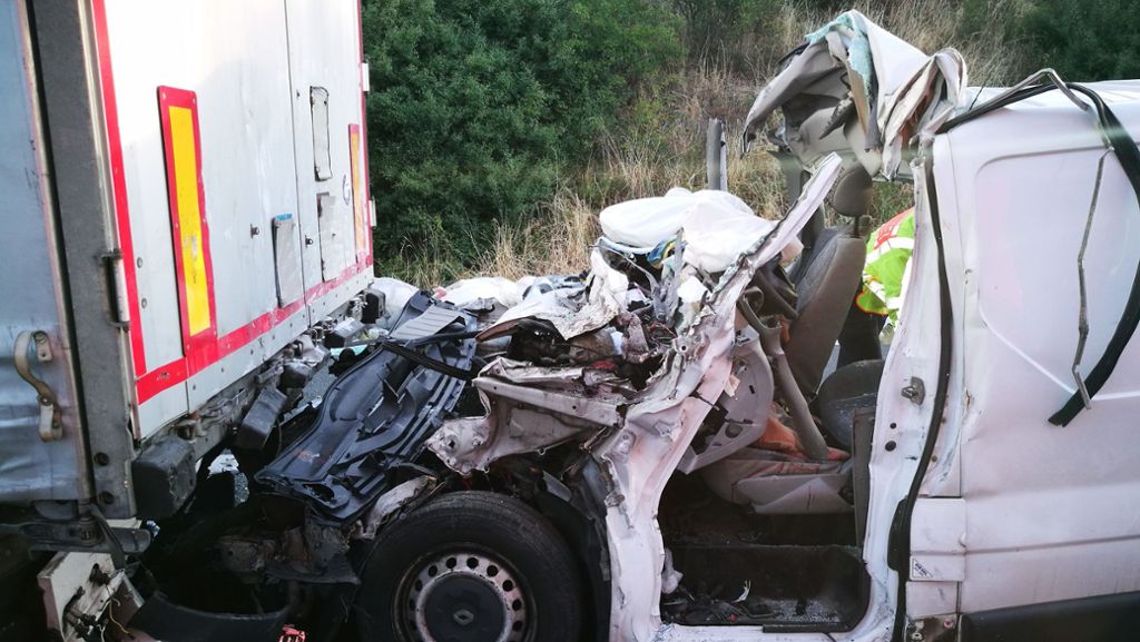A2 bei Peine: Drei Tote bei Lkw-Unfall – Autobahn gesperrt