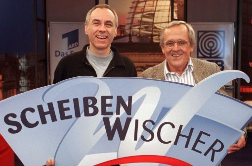 2000: Dieter Hildebrandt mit seinem Kollegen Bruno Jonas (links) von der ARD-Satiresendung "Scheibenwischer".