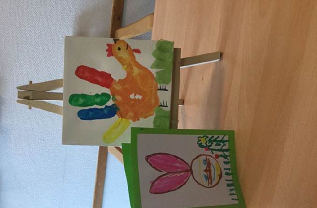 Kinder malen Bilder für Senioren.