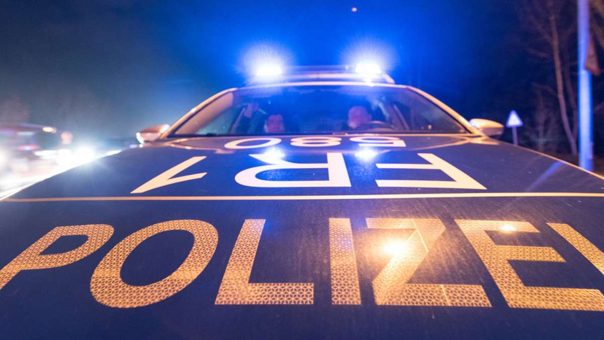 Kurioser Polizeieinsatz in Bayern: Verwechslung! Betrunkener versucht in fremde Wohnung zu kommen