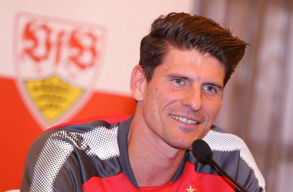 Mario Gomez sprach bei der Pressekonferenz unter anderem über seine Ziele mit dem VfB Stuttgart.