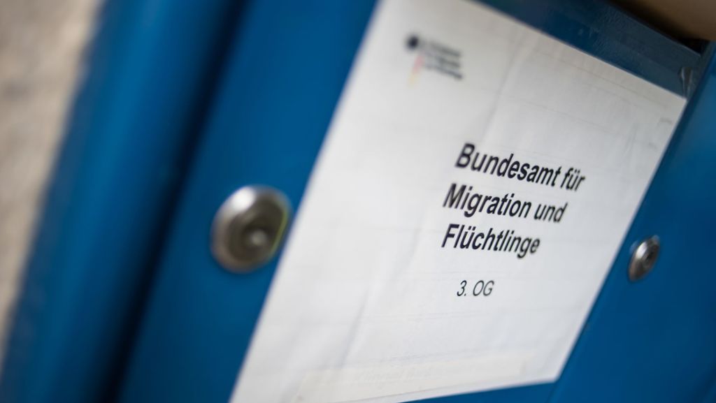  Wieder ist es in einer Flüchtlingsunterkunft zu einer starken Ausbreitung des Coronavirus gekommen. In St. Augustin nahe Bonn wurden 70 Menschen positiv getestet. Ähnliche Vorfälle hatte es in NRW schon in Euskirchen und Mettmann gegeben. 