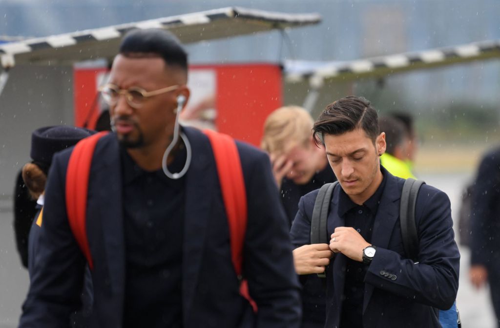 Jerome Boateng und Mesut Özil reisen mit dem DFB-Team zur Fußball-WM 2018 nach Russland.