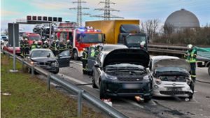Auffahrunfall mit fünf Fahrzeugen – mehrere Verletzte