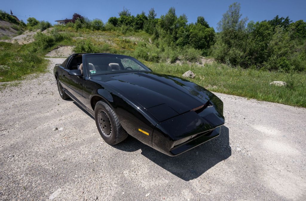 In Deutschland gibt es nur eine Handvoll Autos, die dem originalen schwarzen Pontiac TransAm aus der Serie von David Hasselhoff so nah kommen.