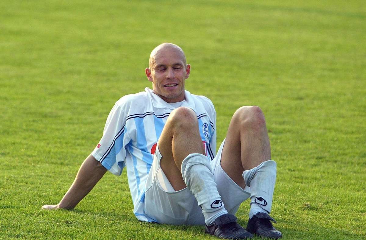 2003 am Boden: Kickers-Verteidiger Sven Kresin.