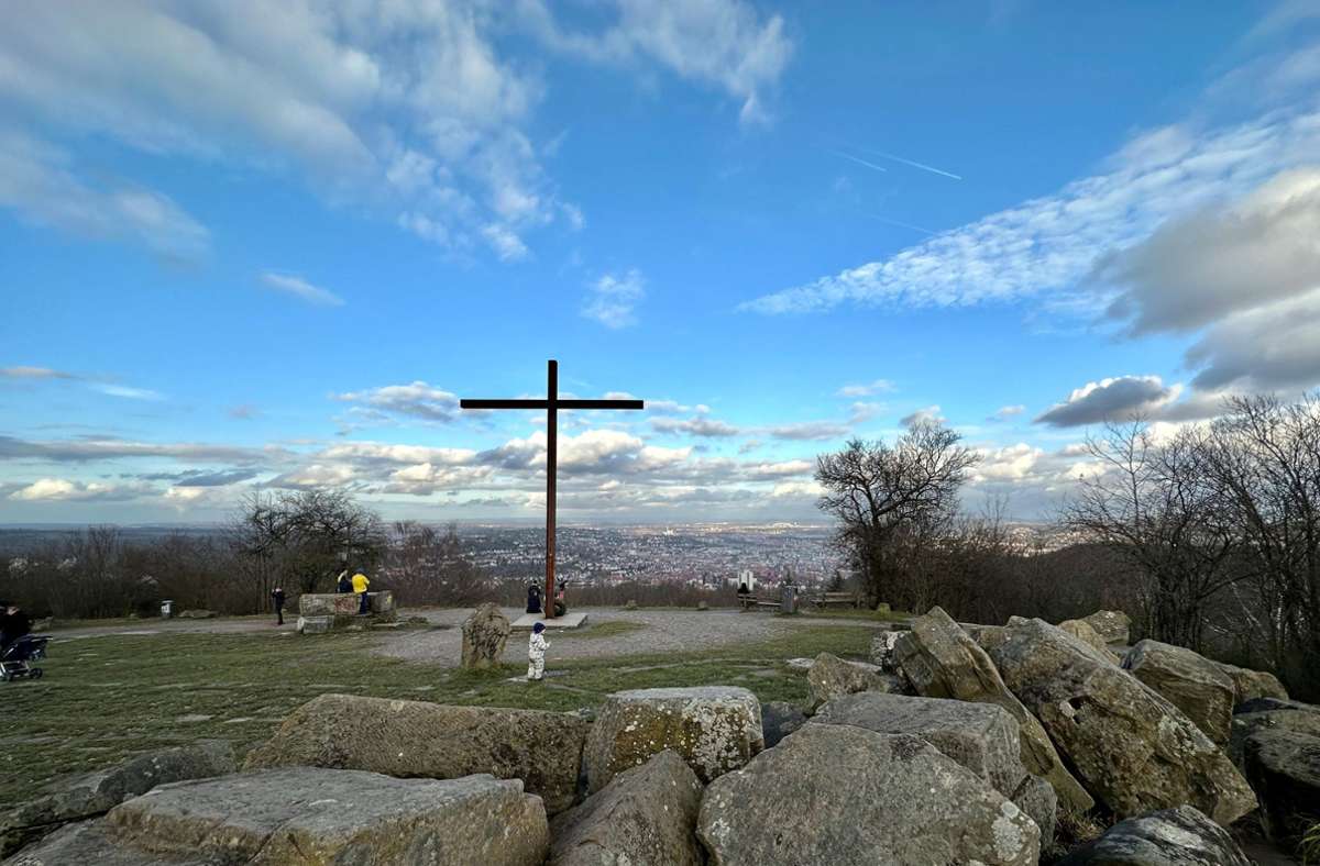 Der 511 Meter Birkenkopf mit dem markanten Kreuz.