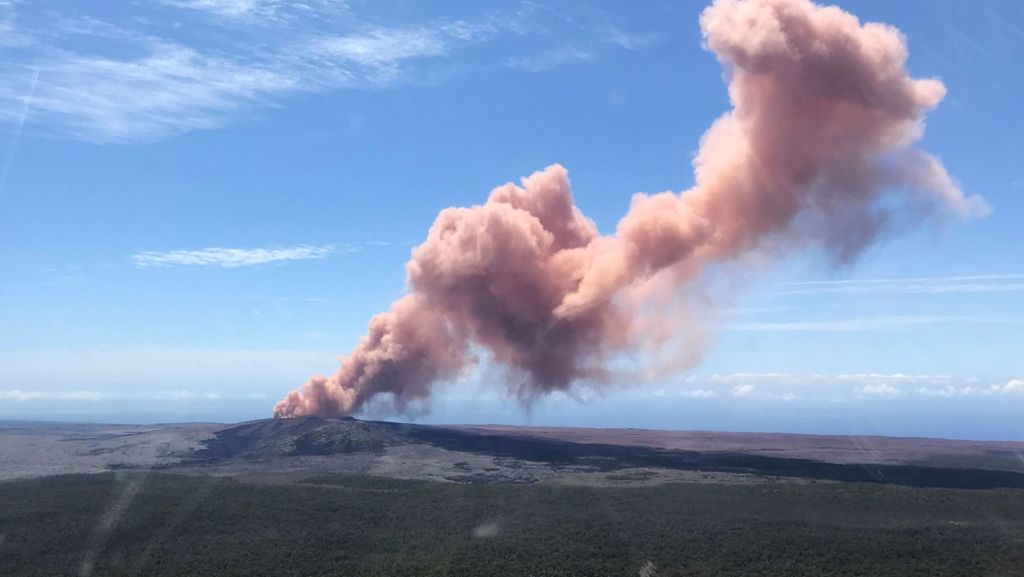  Bis zu 10.000 Menschen sollen in Hawaii ihre Häuser verlassen. Der Grund: der Vulkan Kilauea ist ausgebrochen und spuckt Lava. 