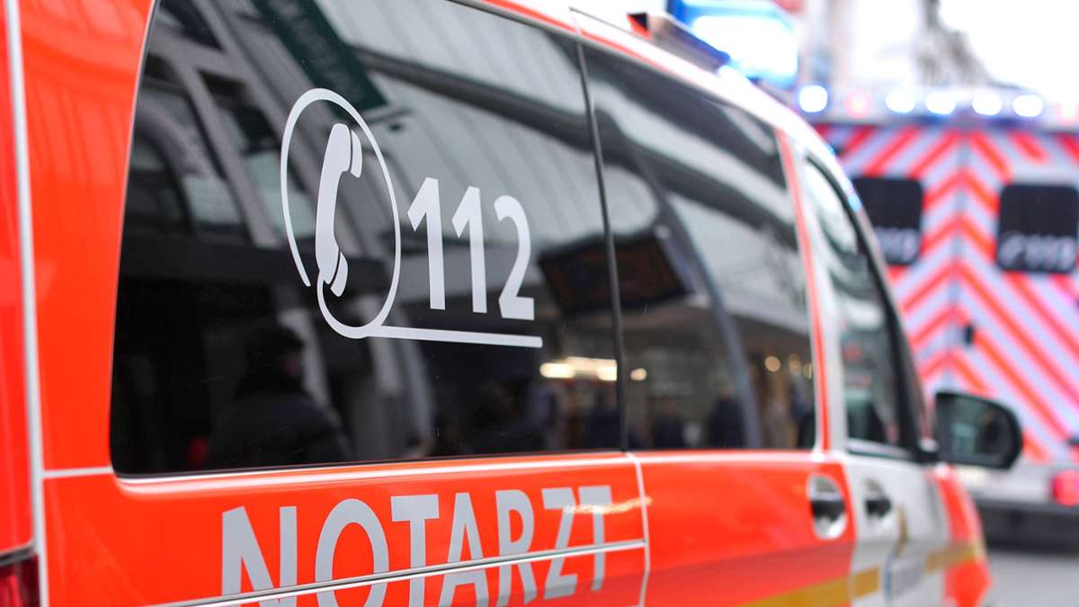 Altheim im Kreis Biberach: Betrunkene Autofahrerin kracht gegen Laster –  zwei Verletzte