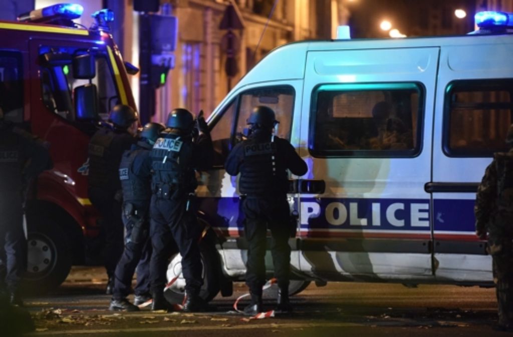 In Paris sollen bei mehreren Attacken mindestens 60 Menschen ums Leben gekommen sein.