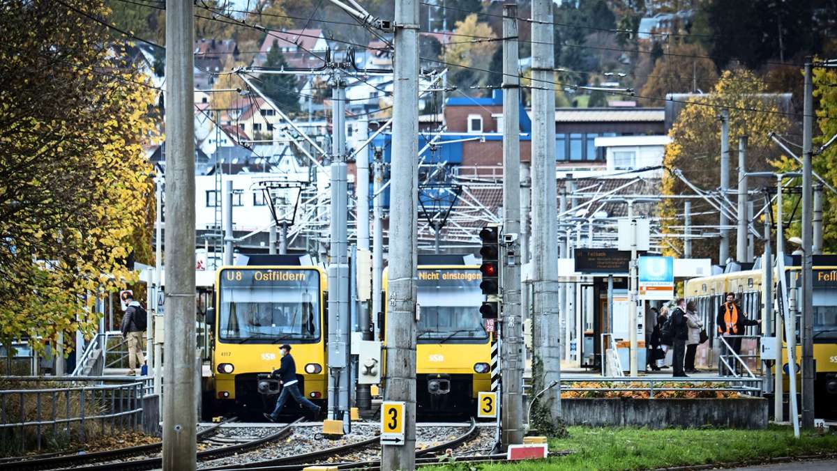  Fast Parallel zur Seilbahntrasse wird in Vaihingen eine Stadtbahnstrecke untersucht. Sie würde alle wesentlichen Punkte verbinden, wäre aber sehr teuer und der Bau kompliziert und langwierig. 