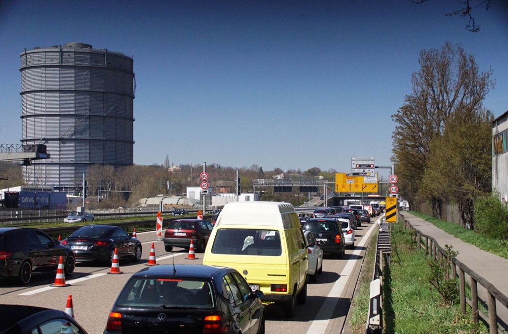 Betroffen von den Einschränkungen sind vor allem die Autofahrer aus der Richtung Esslingen und vom Pragsattel.