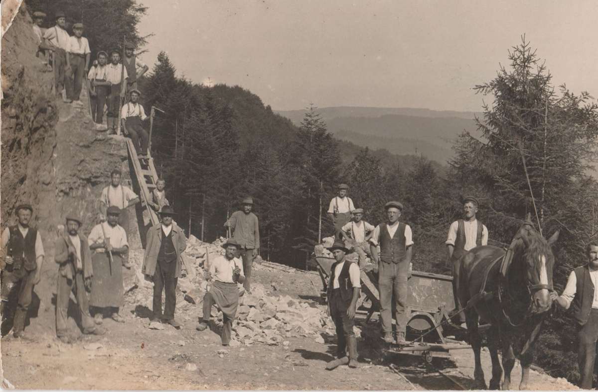 Die Aufnahme von Straßenbauern könnte auch aus dem Wilden Westen stammen – doch auch sie wurde in Murrhardt aufgenommen.