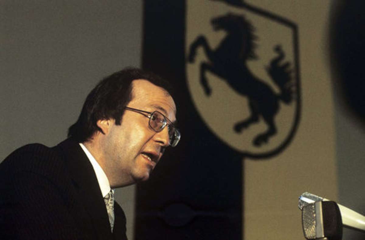 Manfred Rommel bei seiner Antrittsrede als Oberbürgermeister von Stuttgart am 14. Januar 1975.